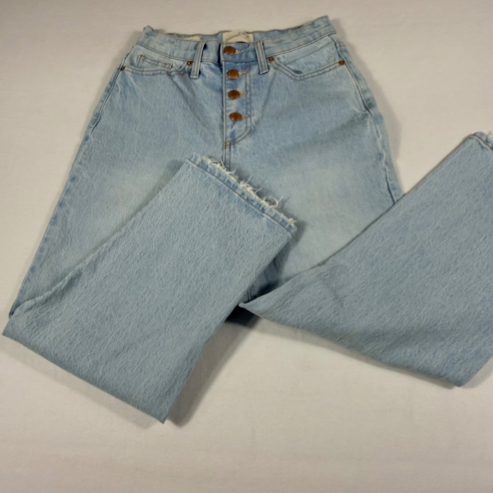 Universal Thread Vintage Straight Jeans 0/25S Lt Wash Button Fly Distress Short